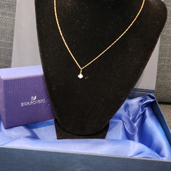 Swarovski Crystal Gold-Tone Green gem stone with crystal stone Necklace 18" - Picture 1 of 4
